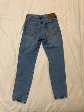 Light Wash Distressed Levi’s Straight-Leg Jeans